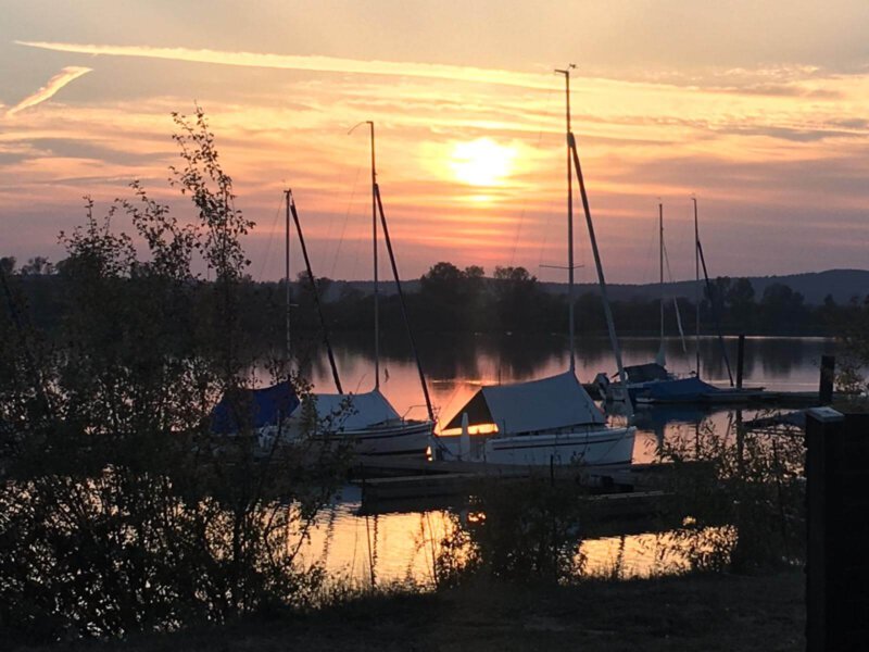 Abenstimmung am Yachthafen am Almühlsee Abenstimmung am Yachthafen am Almühlsee Muhr